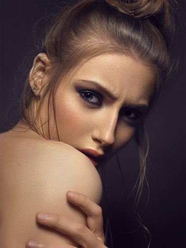 Photo by Damien Mohn. Makeup & Hair : Maquilleuse Yafit Houri